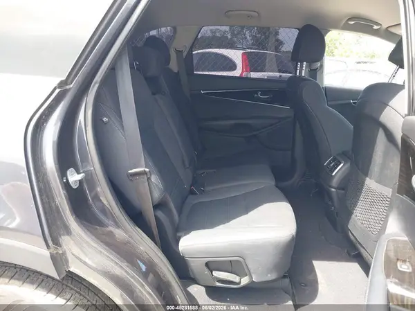 5XYPGDA57KG553219 2019 KIA SORENTO - Image 8