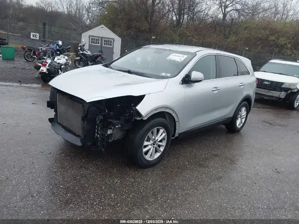 5XYPGDA57KG559246 2019 KIA SORENTO - Image 2