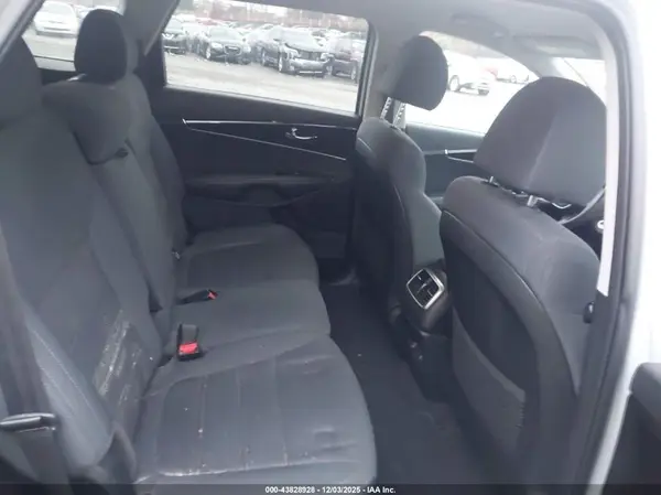 5XYPGDA57KG559246 2019 KIA SORENTO - Image 8