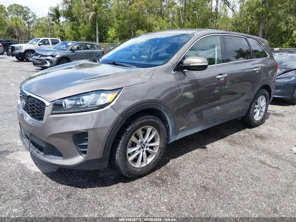 5XYPGDA57KG559490 2019 KIA SORENTO - Image 2