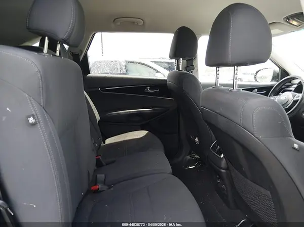 5XYPGDA57KG559490 2019 KIA SORENTO - Image 8