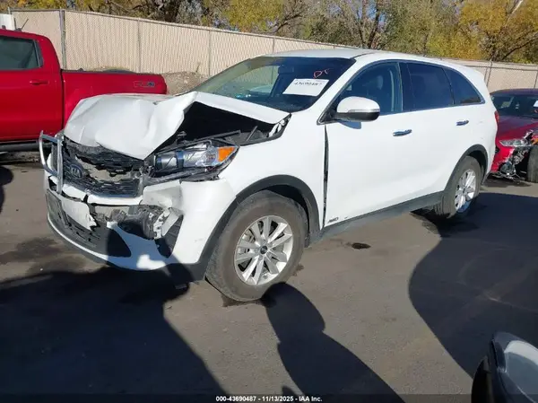 5XYPGDA57KG576628 2019 KIA SORENTO - Image 2