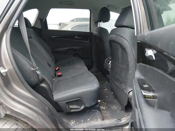 5XYPGDA57KG589752 2019 KIA SORENTO - Image 8