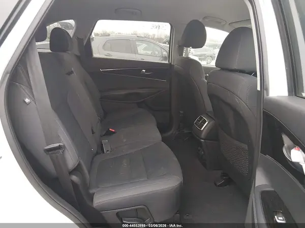 5XYPGDA57KG591081 2019 KIA SORENTO - Image 8