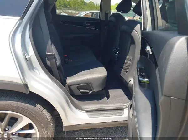5XYPGDA57LG680831 2020 KIA SORENTO - Image 8
