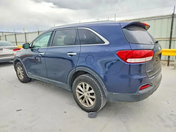 5XYPGDA58GG002854 2016 KIA SORENTO - Image 2