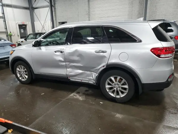 5XYPGDA58GG009447 2016 KIA SORENTO - Image 2
