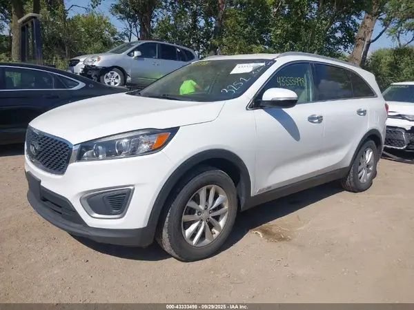 5XYPGDA58GG063251 2016 KIA SORENTO - Image 2