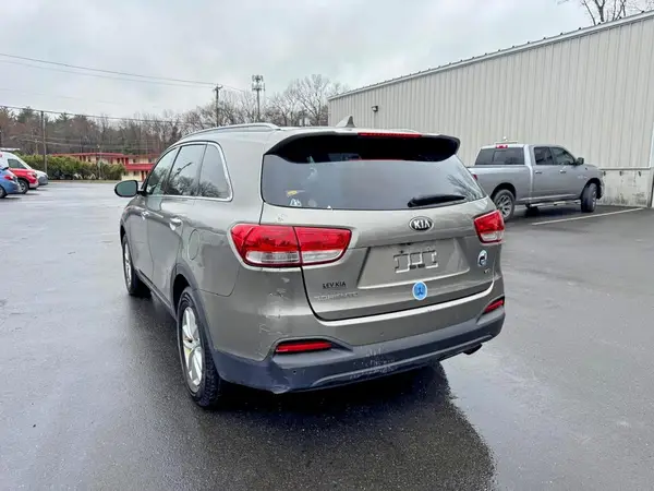 5XYPGDA58GG083211 2016 KIA SORENTO - Image 2