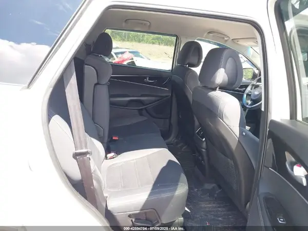 5XYPGDA58GG110410 2016 KIA SORENTO - Image 8
