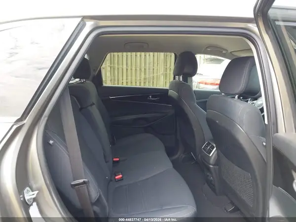 5XYPGDA58GG134139 2016 KIA SORENTO - Image 8