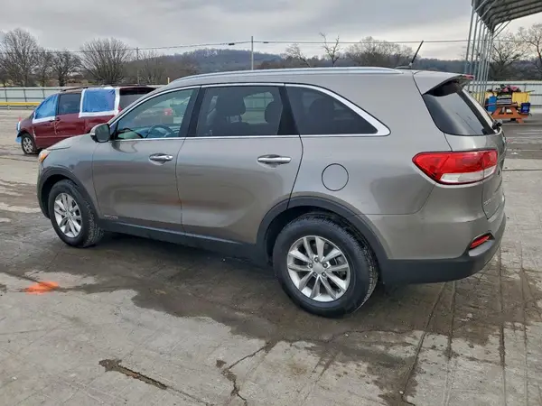 5XYPGDA58GG134450 2016 KIA SORENTO - Image 2
