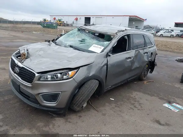 5XYPGDA58GG139129 2016 KIA SORENTO - Image 2