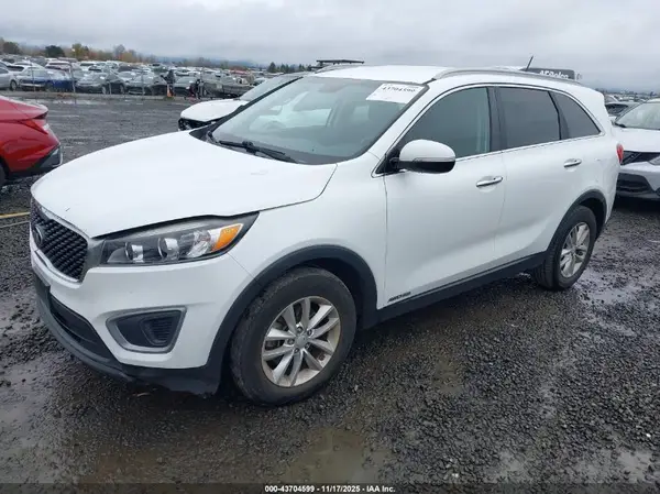 5XYPGDA58GG143066 2016 KIA SORENTO - Image 2