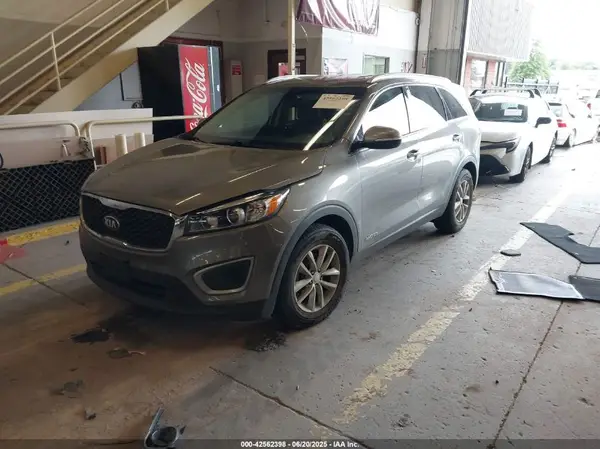 5XYPGDA58GG176018 2016 KIA SORENTO - Image 2