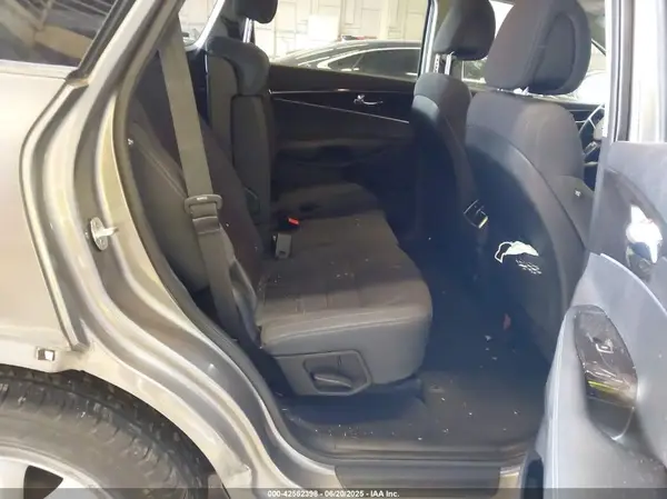 5XYPGDA58GG176018 2016 KIA SORENTO - Image 8