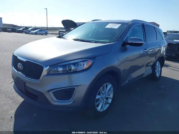 5XYPGDA58GG178903 2016 KIA SORENTO - Image 2