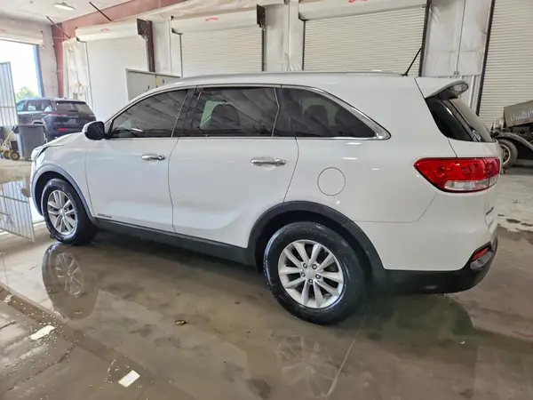 5XYPGDA58GG179324 2016 KIA SORENTO - Image 2