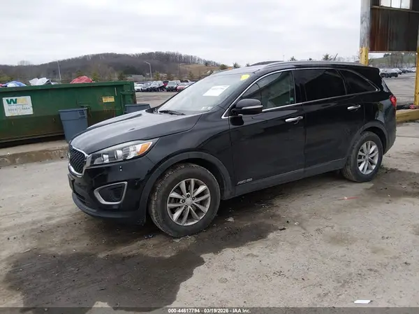 5XYPGDA58HG193810 2017 KIA SORENTO - Image 2