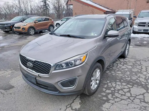 5XYPGDA58HG195427 2017 KIA SORENTO - Image 2