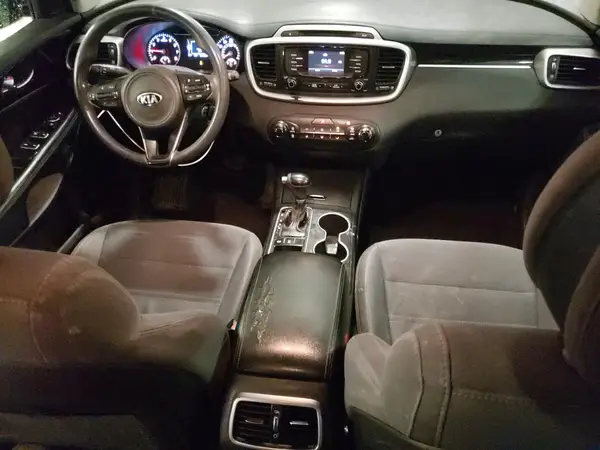 5XYPGDA58HG196318 2017 KIA SORENTO - Image 8