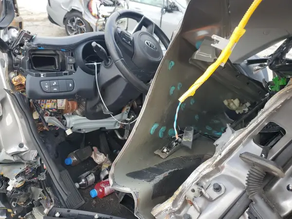 5XYPGDA58HG206541 2017 KIA SORENTO - Image 8