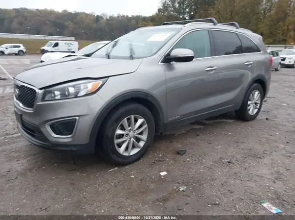 5XYPGDA58HG209729 2017 KIA SORENTO - Image 2