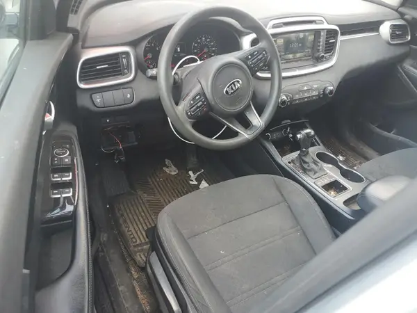 5XYPGDA58HG224263 2017 KIA SORENTO - Image 8