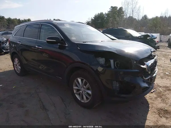 5XYPGDA58HG228393 2017 KIA SORENTO - Image 1