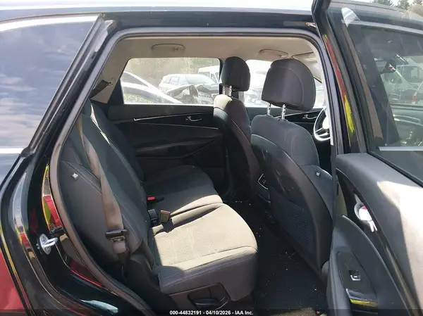 5XYPGDA58HG228393 2017 KIA SORENTO - Image 8