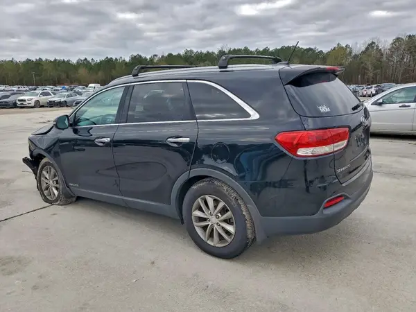5XYPGDA58HG232816 2017 KIA SORENTO - Image 2