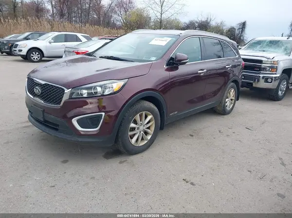 5XYPGDA58HG235456 2017 KIA SORENTO - Image 2