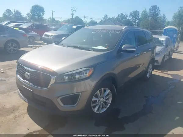 5XYPGDA58HG249700 2017 KIA SORENTO - Image 2