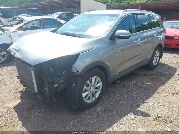 5XYPGDA58HG278758 2017 KIA SORENTO - Image 2