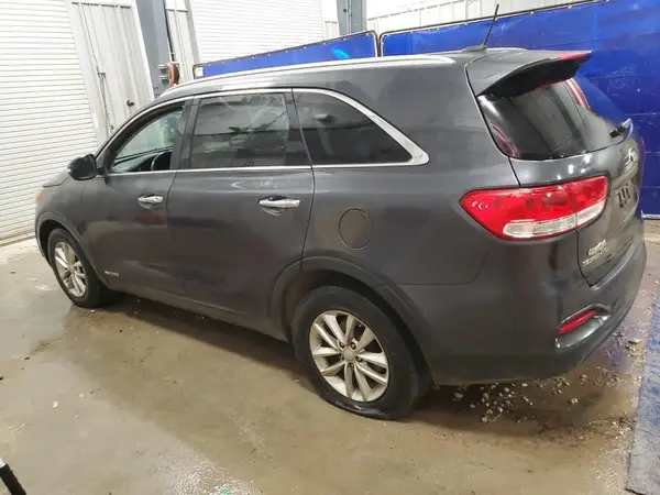 5XYPGDA58HG281630 2017 KIA SORENTO - Image 2