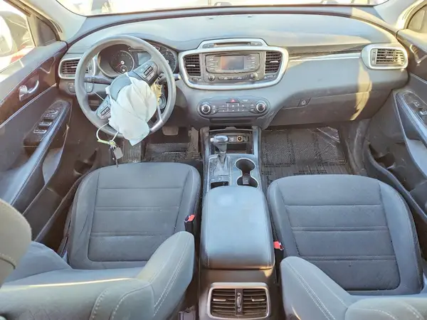 5XYPGDA58HG282082 2017 KIA SORENTO - Image 8
