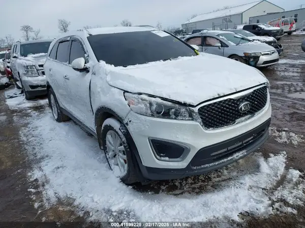 5XYPGDA58HG288240 2017 KIA SORENTO - Image 1