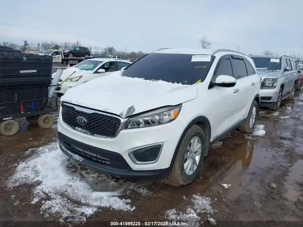 5XYPGDA58HG288240 2017 KIA SORENTO - Image 2