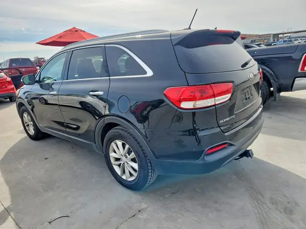 5XYPGDA58HG289288 2017 KIA SORENTO - Image 2