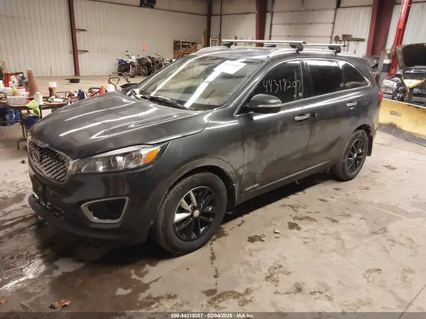 5XYPGDA58HG301617 2017 KIA SORENTO - Image 2