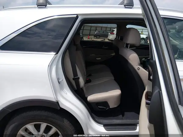 5XYPGDA58HG302637 2017 KIA SORENTO - Image 8