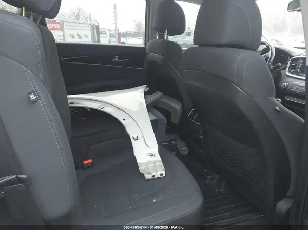 5XYPGDA58HG308910 2017 KIA SORENTO - Image 8