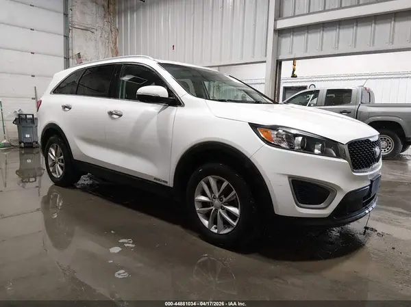 5XYPGDA58HG321818 2017 KIA SORENTO - Image 1