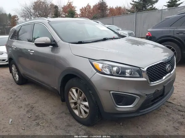 5XYPGDA58HG327019 2017 KIA SORENTO - Image 1
