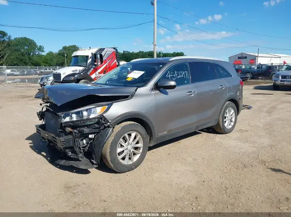 5XYPGDA58HG327439 2017 KIA SORENTO - Image 2