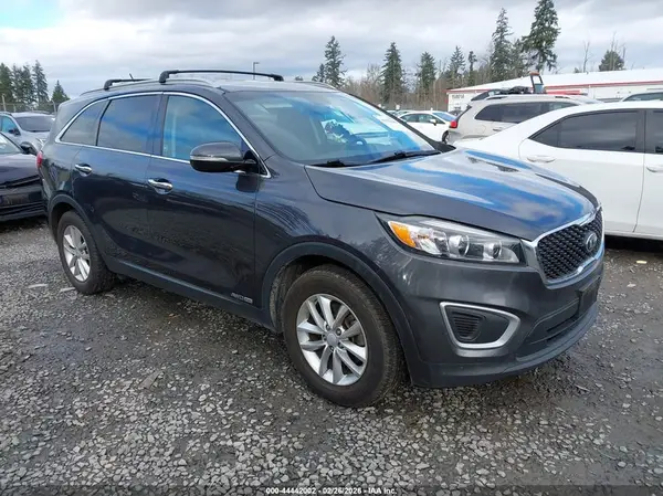 5XYPGDA58HG334357 2017 KIA SORENTO - Image 1
