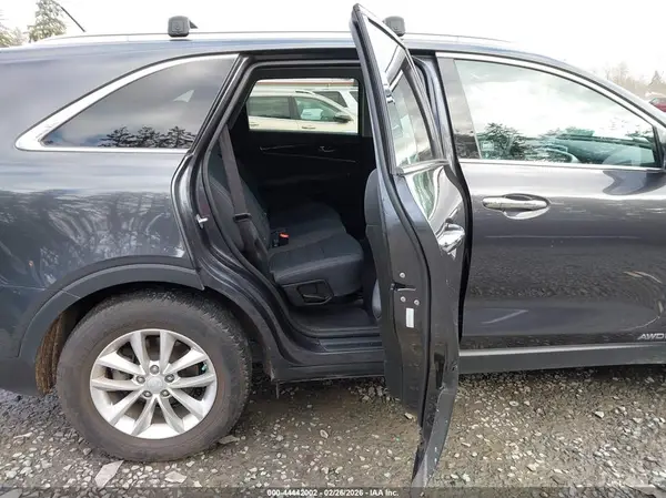 5XYPGDA58HG334357 2017 KIA SORENTO - Image 8