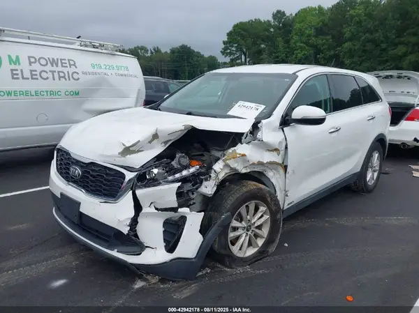 5XYPGDA58KG440671 2019 KIA SORENTO - Image 2