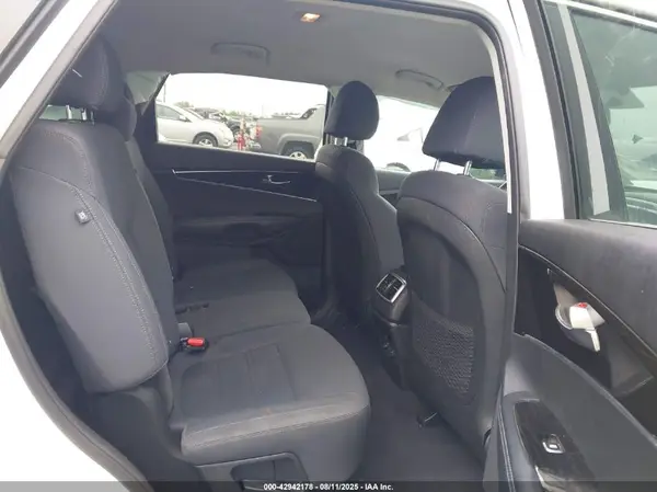 5XYPGDA58KG440671 2019 KIA SORENTO - Image 8
