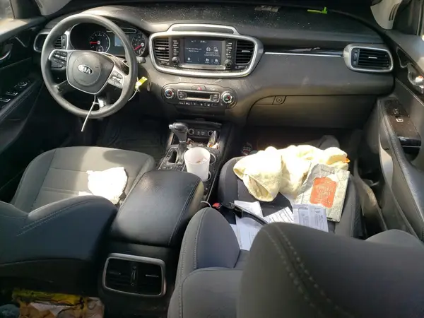 5XYPGDA58KG487585 2019 KIA SORENTO - Image 8